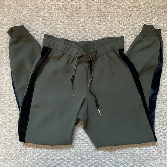 Lululemon On The Fly Jogger Velvet Trim Olive Sz 4 - Picture 13 of 13